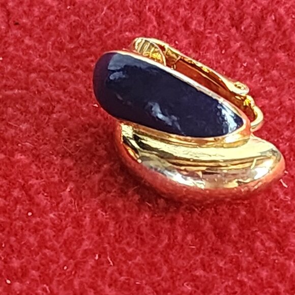 Avon Vintage Blue Enamel and Gold Tone Petite Magnetic Clip on 1" x 1" Earrings - Picture 15 of 16